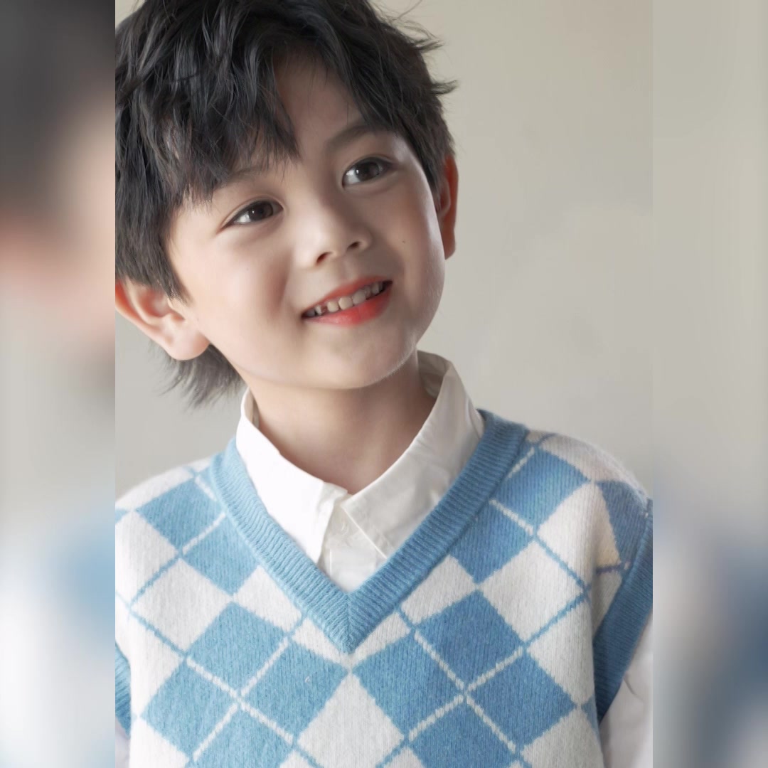 宝妈必看！这款羊毛马甲让娃秒变潮童，冬天保暖又时尚！