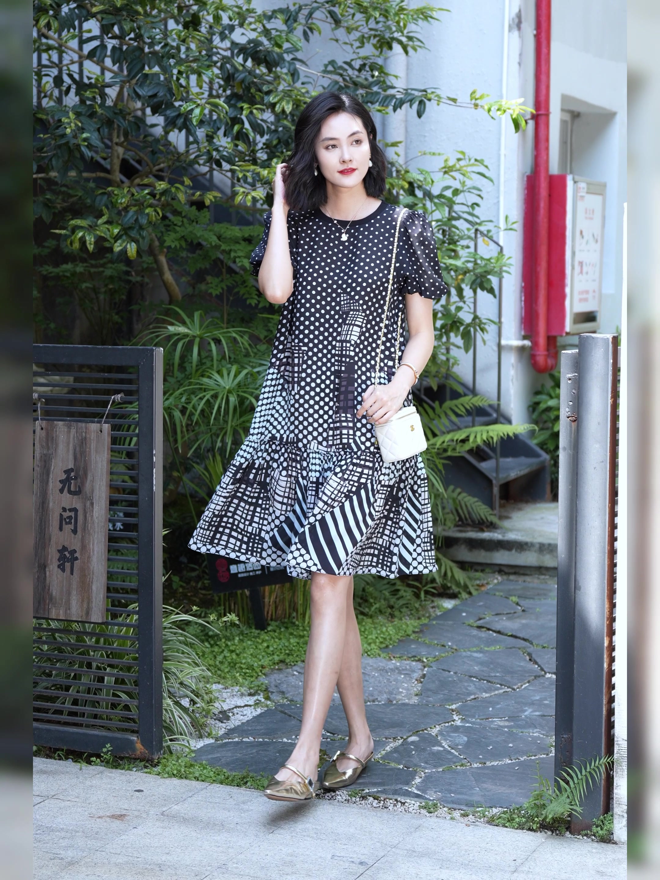 陌禾序真丝A字裙体验：穿上它，我就是行走的优雅波点！