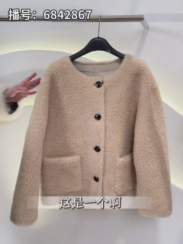 白鹿同款羊毛外套，1999元值不值？我的真实测评来了！