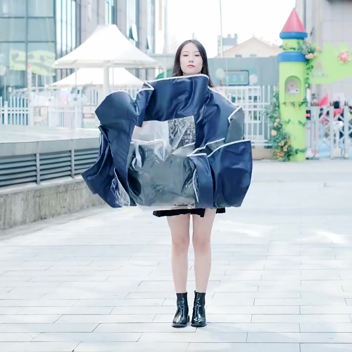 太空雨衣实测：79元能买到暴雨天里的安全感吗？