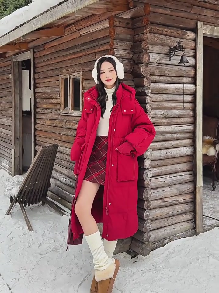 茗钥韩系大红羽绒服：喜庆与温暖的冬日守护者
