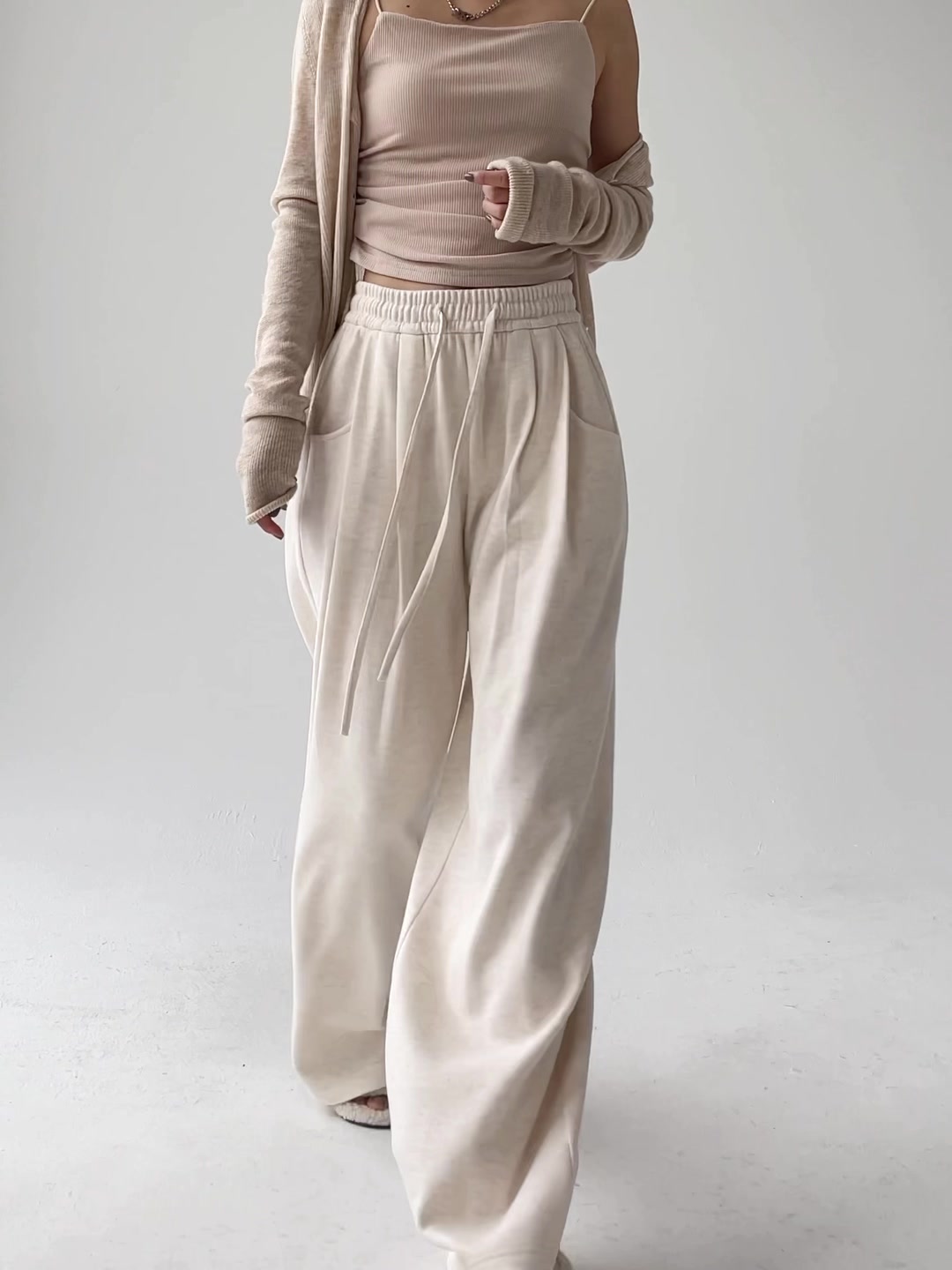 一条能让我“假装很瘦”的糯米裤，韩坊诗高腰垂感阔腿裤体验分享