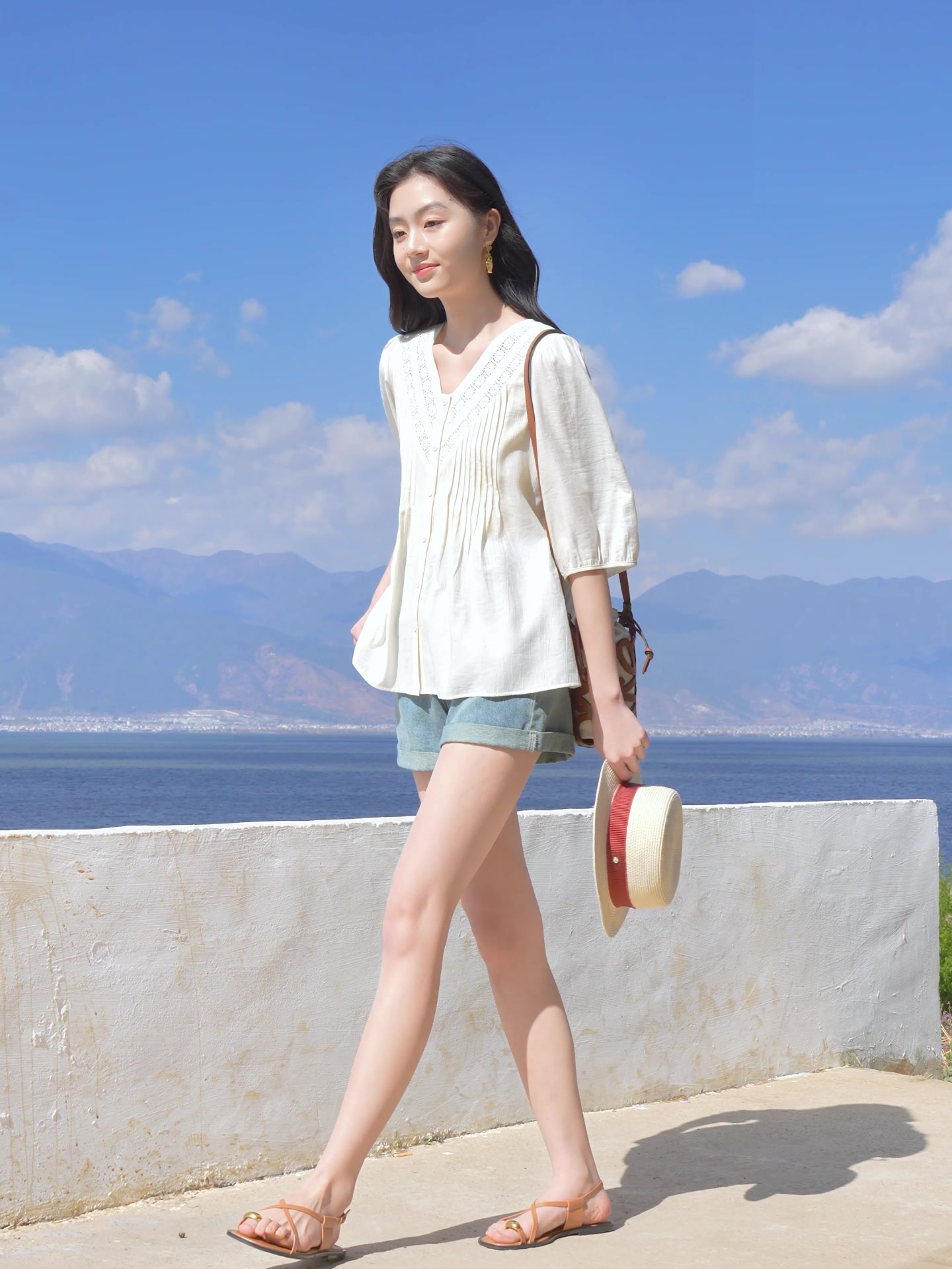 王楚然同款衬衫测评：民族风镂空，是仙气还是“透心凉”？