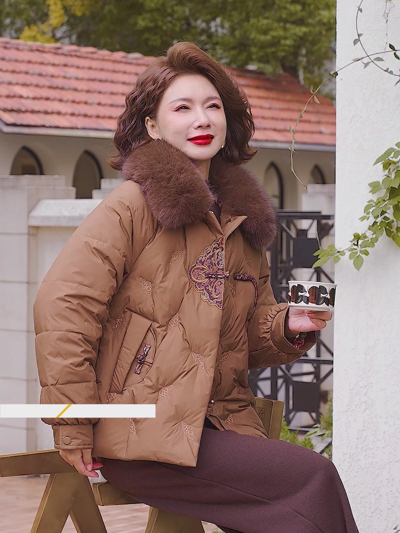 给妈妈买的冬装棉袄外套，她穿上后整个人都年轻了十岁！