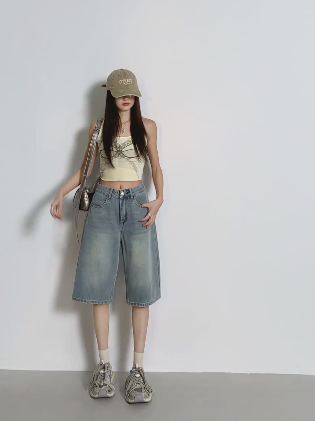 这条牛仔五分裤太绝了！显瘦又百搭，我直接冲了！