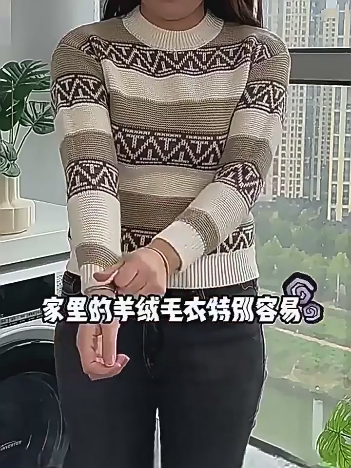 JEEP卫衣测评｜复古拼接设计，气场全开的极简穿搭 第3张图片