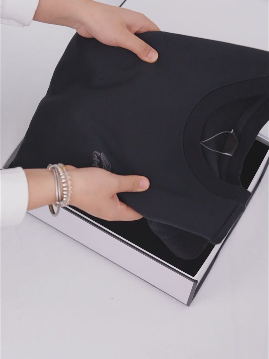 李宁这款加绒卫衣，我穿了一周后，终于敢说真话了