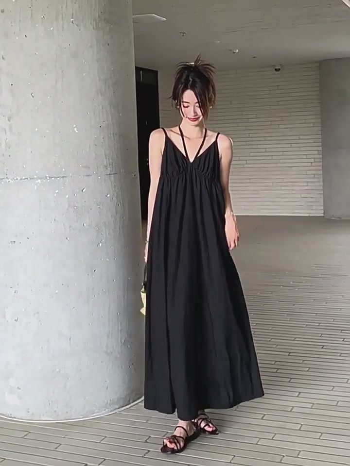 甜小二这条挂脖裙，让我在闺蜜婚礼上被夸爆了！