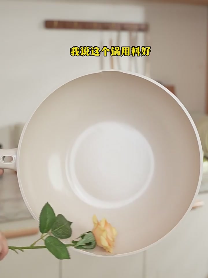 姐妹们！这条裤子真的绝了！显瘦又舒服，我直接原地封神！