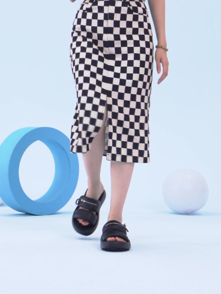 康奈一字拖：1159元，是踩在云上还是踩在钱包上？