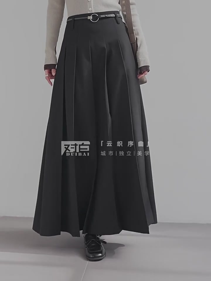 26春必入！对白这条百褶伞裙，职场女王的战袍！