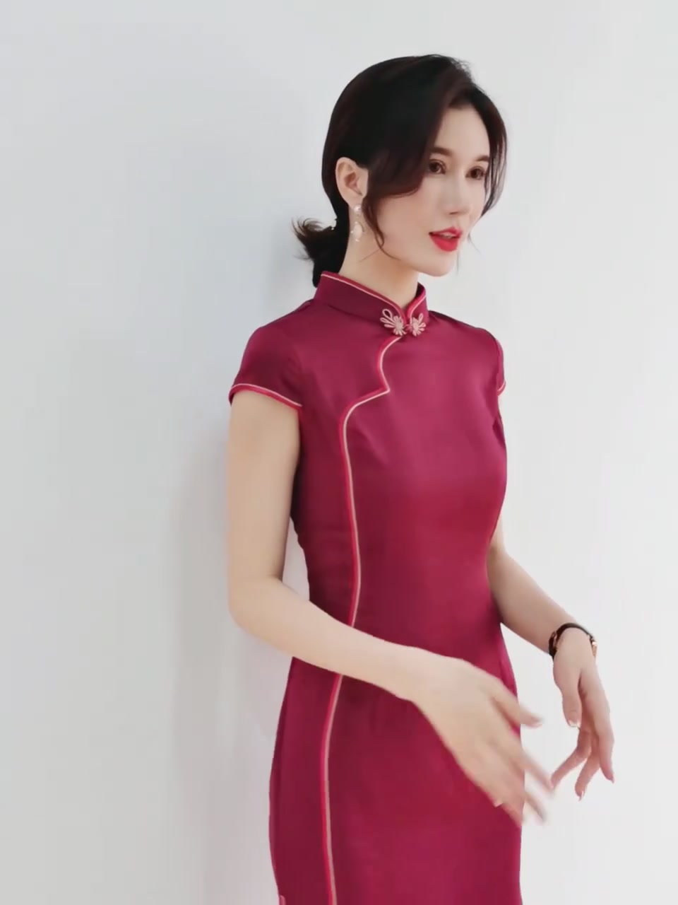 改良旗袍初体验：金菊开门红，国风也能这么“潮”？