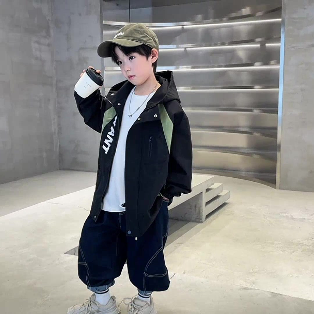 春天必备！桃子猴冲锋衣，帅气男孩的户外新宠！