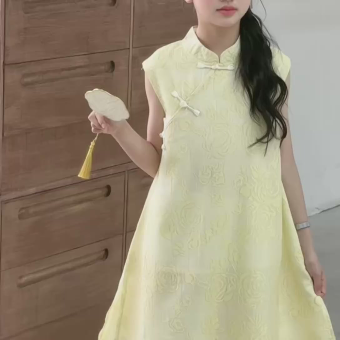 当童趣遇上国风：Camkids无袖旗袍裙的夏日轻舞