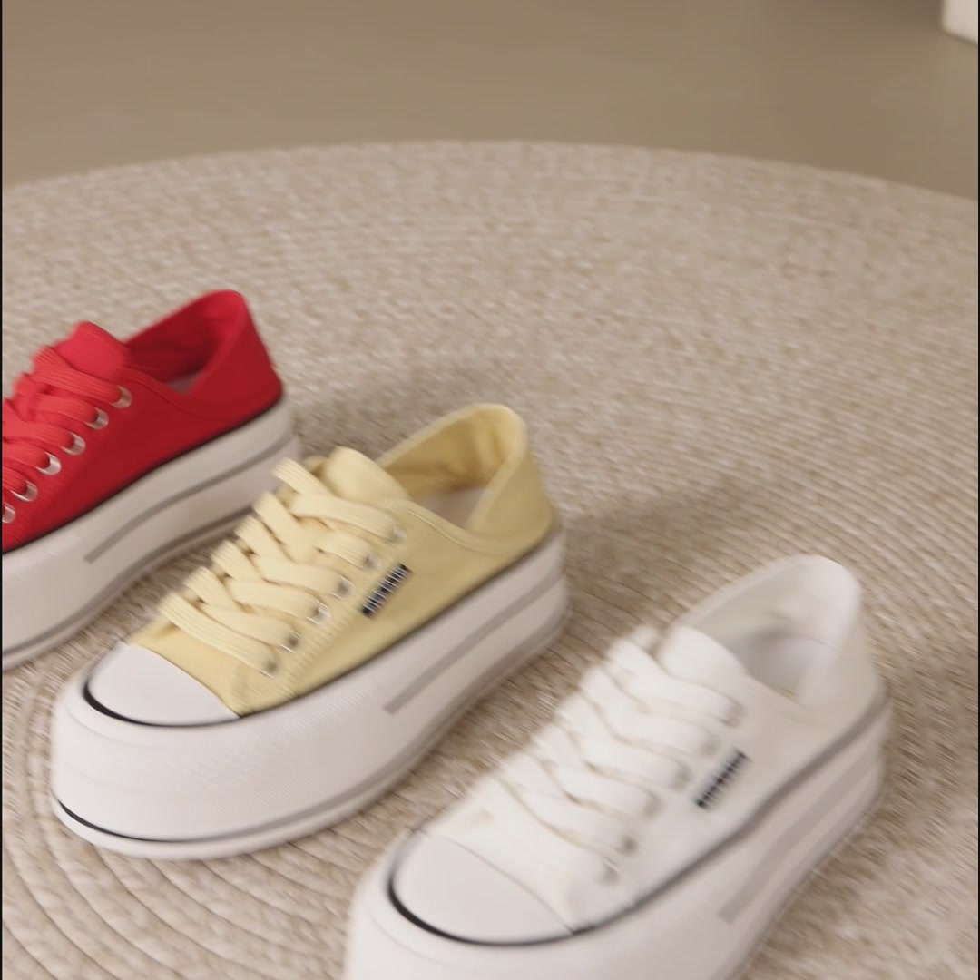 五加厚底帆布鞋：小个子的增高神器，还是两穿板鞋的时尚陷阱？