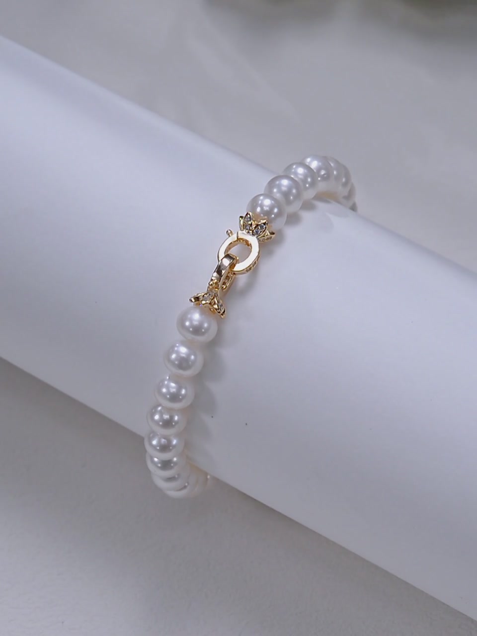 佰色传情珍珠手链，气质素串的温柔力量