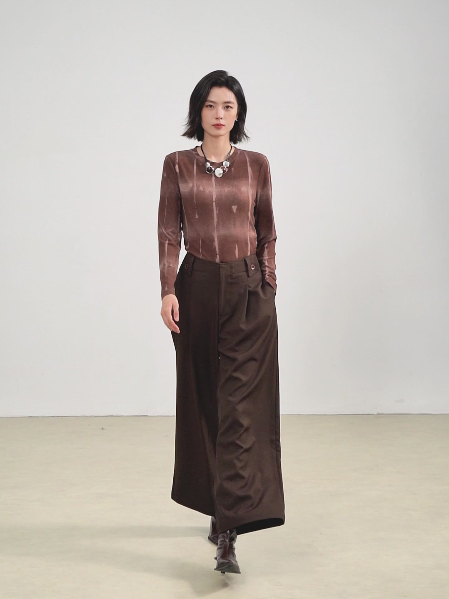 佧茜文这件晕染T恤，穿上是艺术感还是显胖？我冲了！