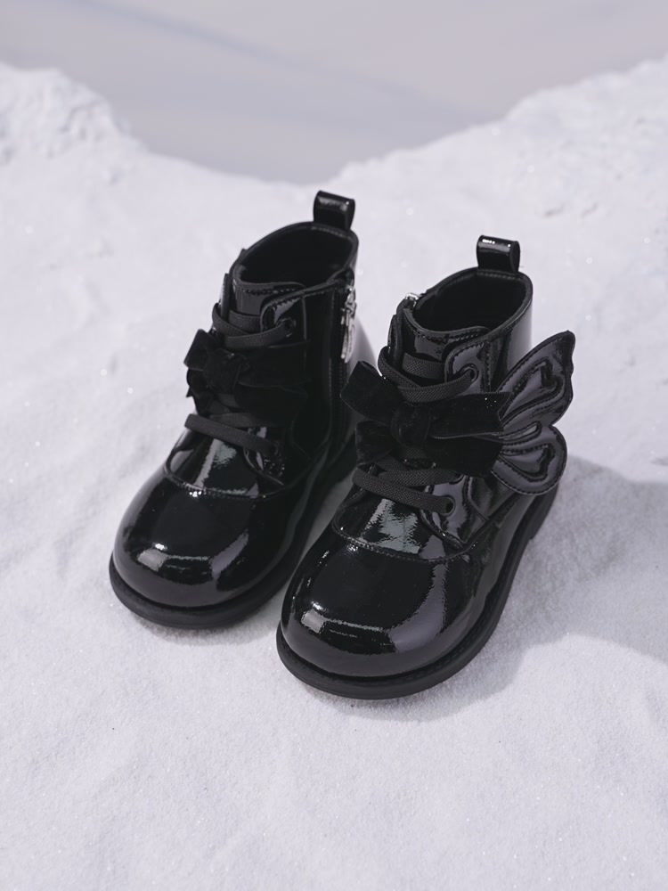 女宝冬季必备！这双斯纳菲亮皮马丁靴也太好看了吧👢