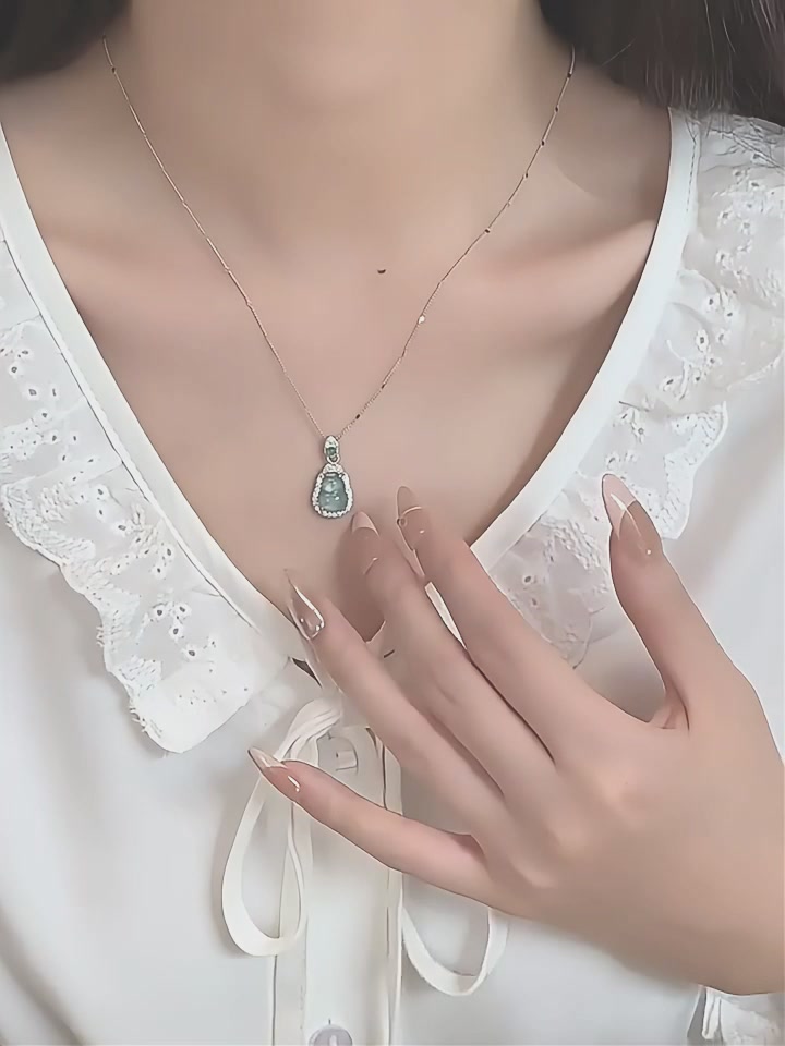 DTOTO 925银翡翠萌芦项链：新中式轻奢风，送女友生日礼物靠谱吗？