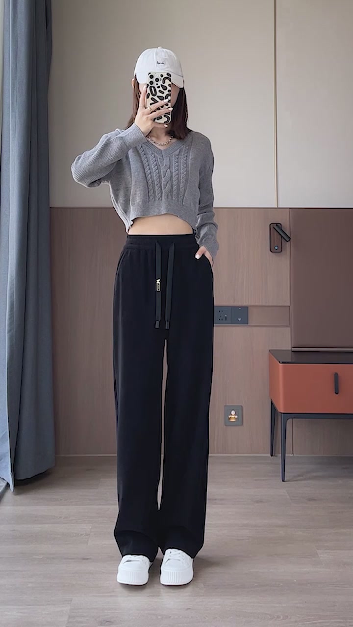 条绒裤的松弛感哲学：一条能装下整个秋天的阔腿裤