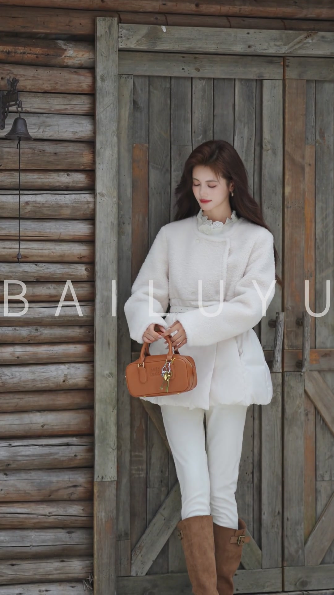 白鹿语羽绒服测评：1999元值不值？异质拼接+毛感腰带，优缺点全解析！