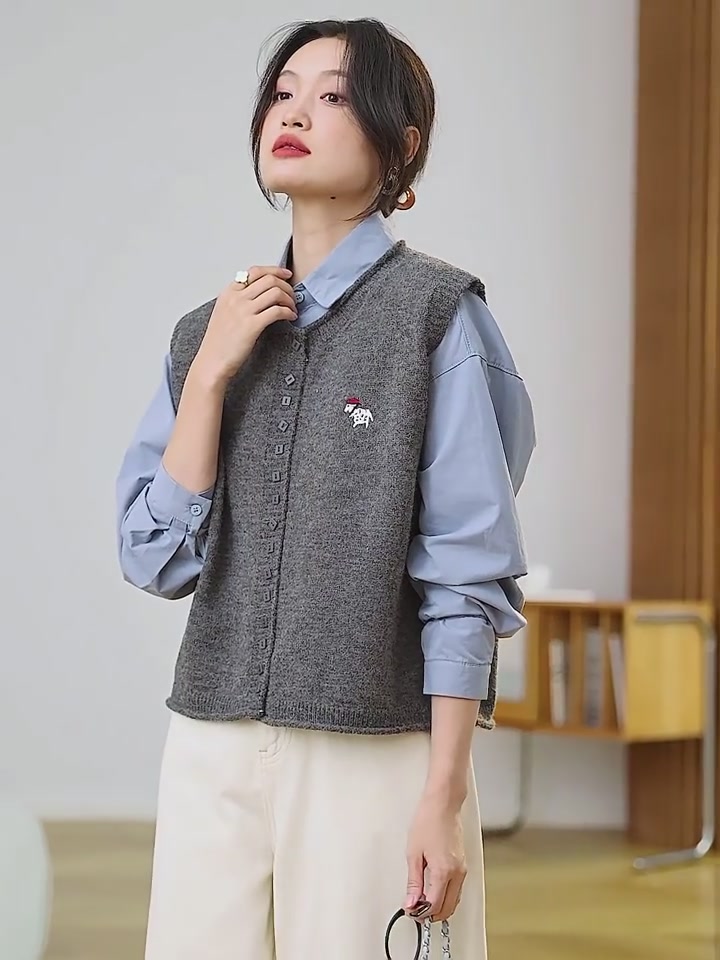 茗钥卡通小狗马甲：韩系叠穿神器，秋日穿搭的快乐密码！