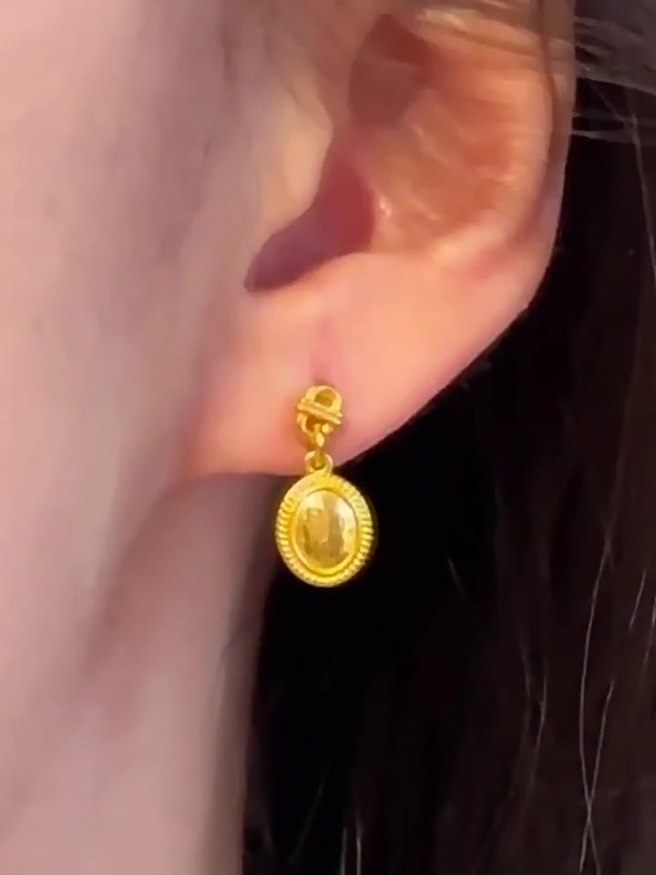 姐妹们！这款金色小香风耳钉真的绝了！高级感直接拉满！