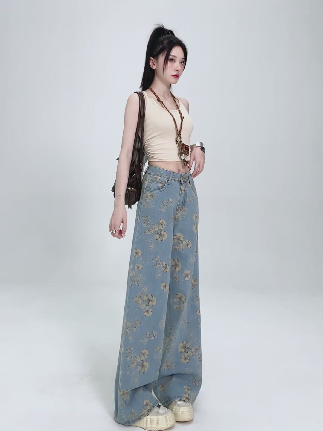 这条阔腿牛仔裤，让我在办公室和蹦迪现场都成了焦点