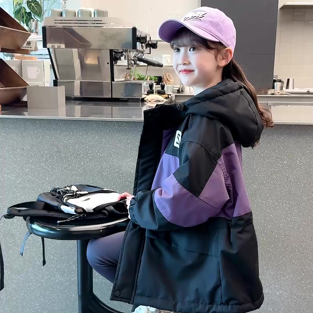 女宝秋冬穿搭｜这件冲锋衣也太好看了吧！