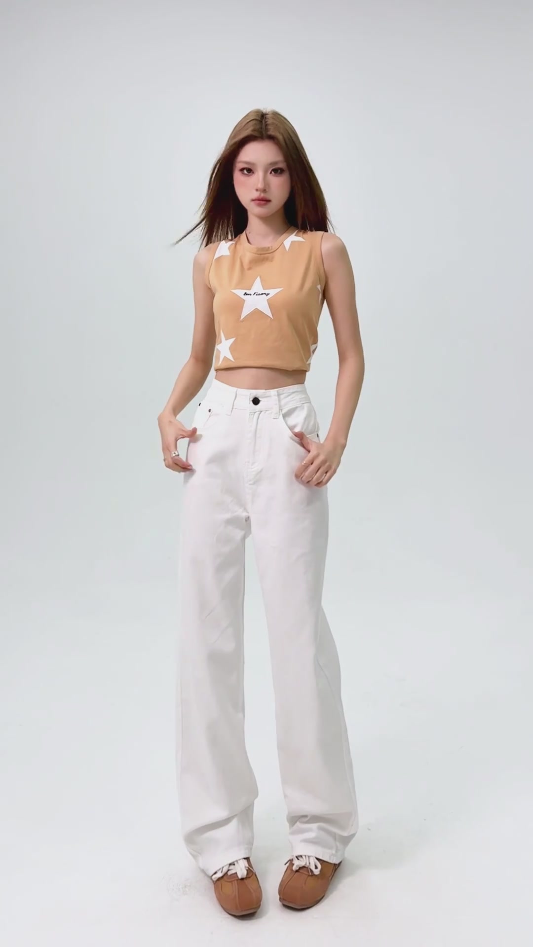 5359414、引闻白色高腰窄版阔腿牛仔裤：小个子的显高神器还是穿搭雷区？