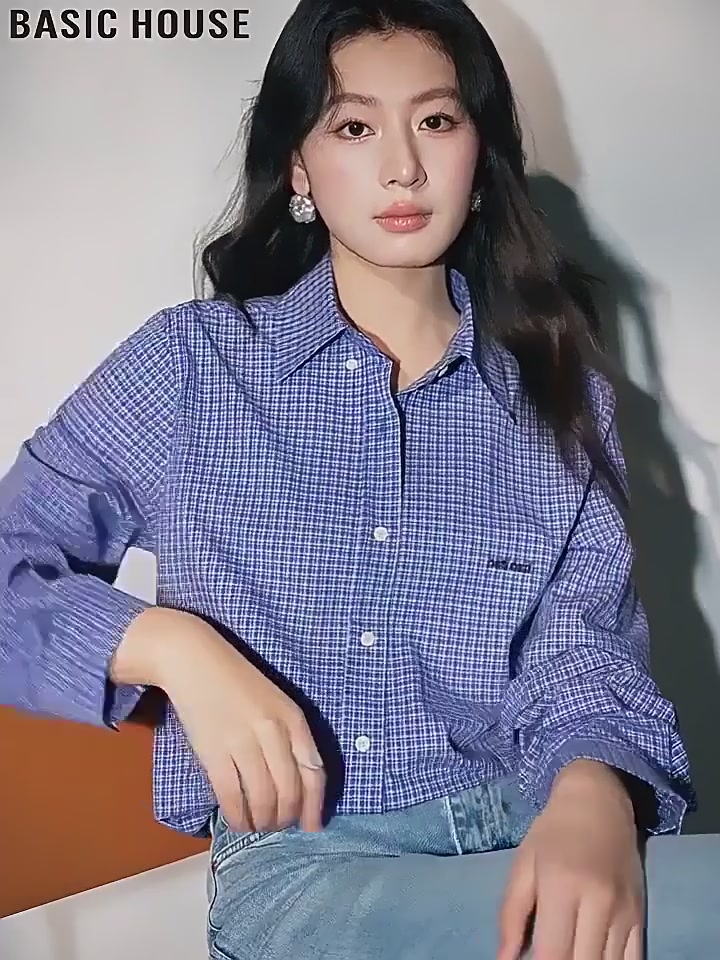 蓝色格纹刺绣衬衫：百家好的复古文艺风，穿出松弛感