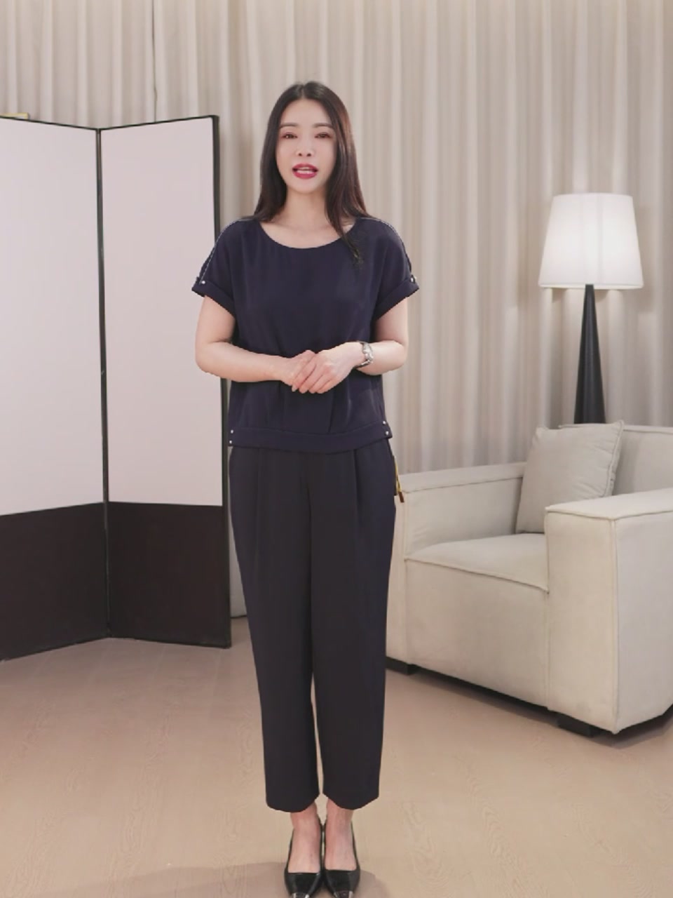 珂L*E剪标圆领短袖，1487元专柜同款，休闲风穿搭新宠！