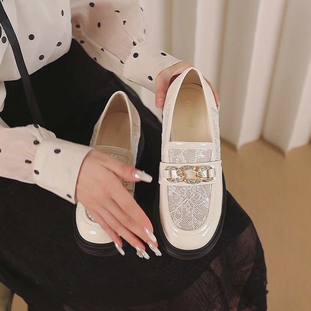 达芙妮这双镂空小皮鞋，夏天穿真的绝了！