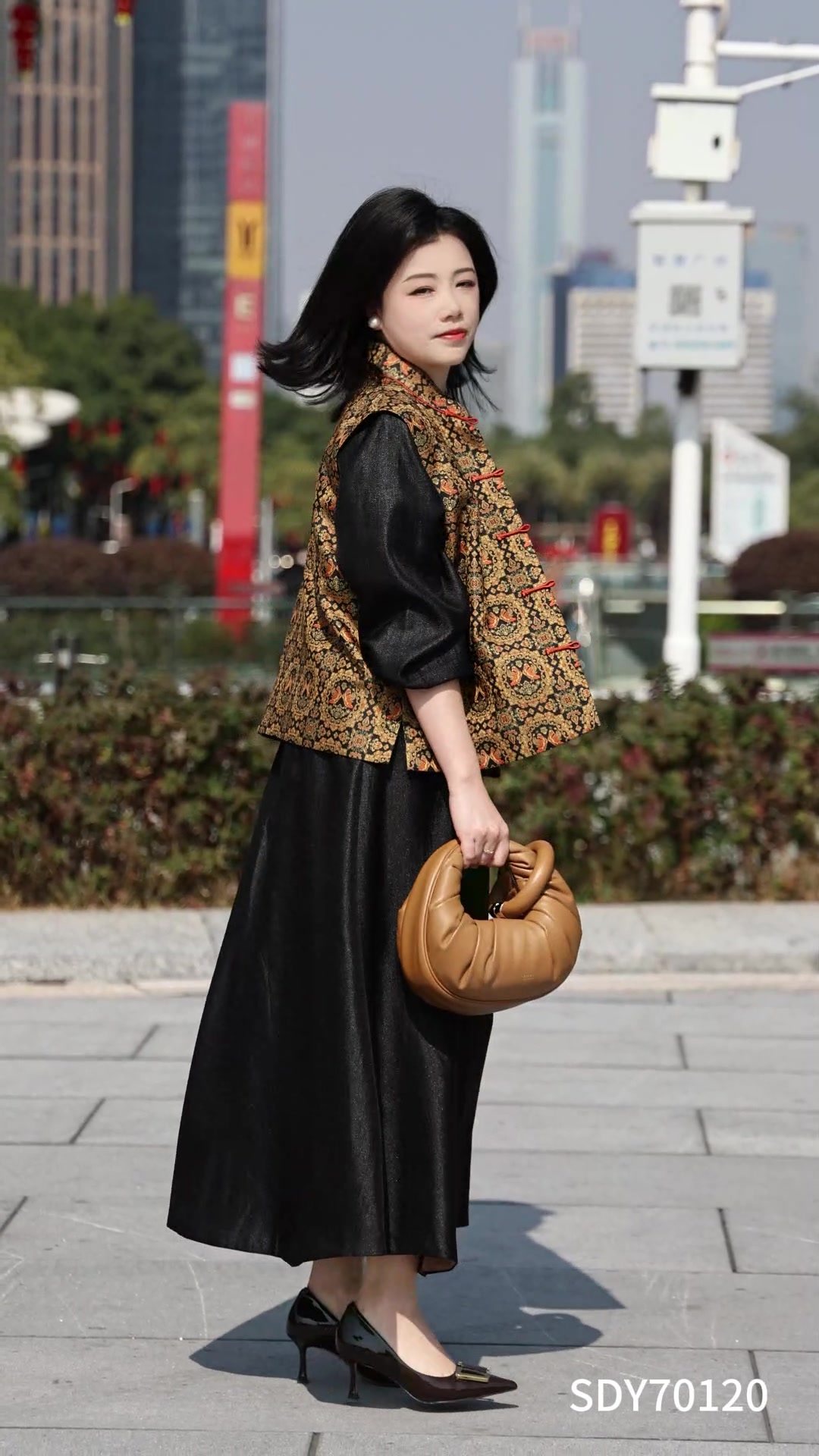 萨迪SADI新月包：是设计感还是智商税？