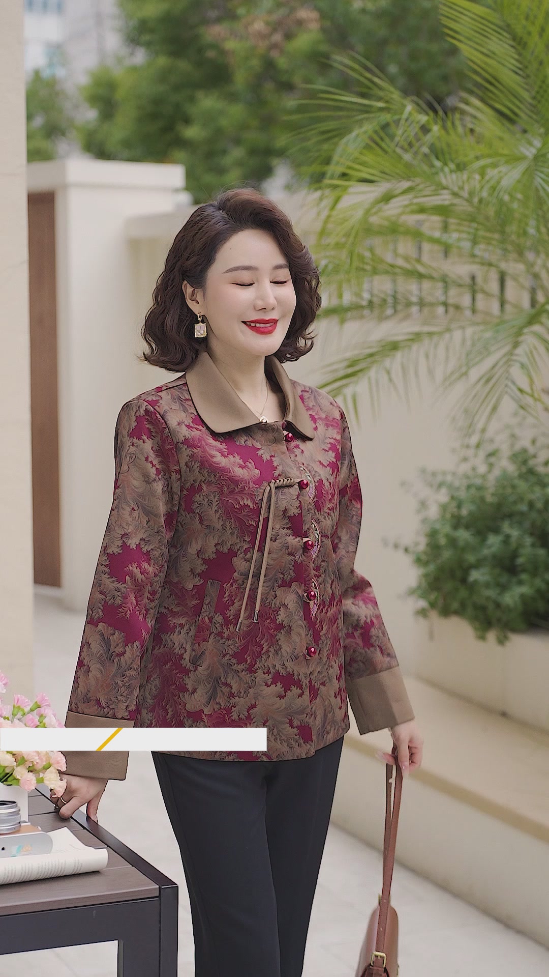 给妈妈买的刺绣开衫，她穿上后开心得像个孩子🌸