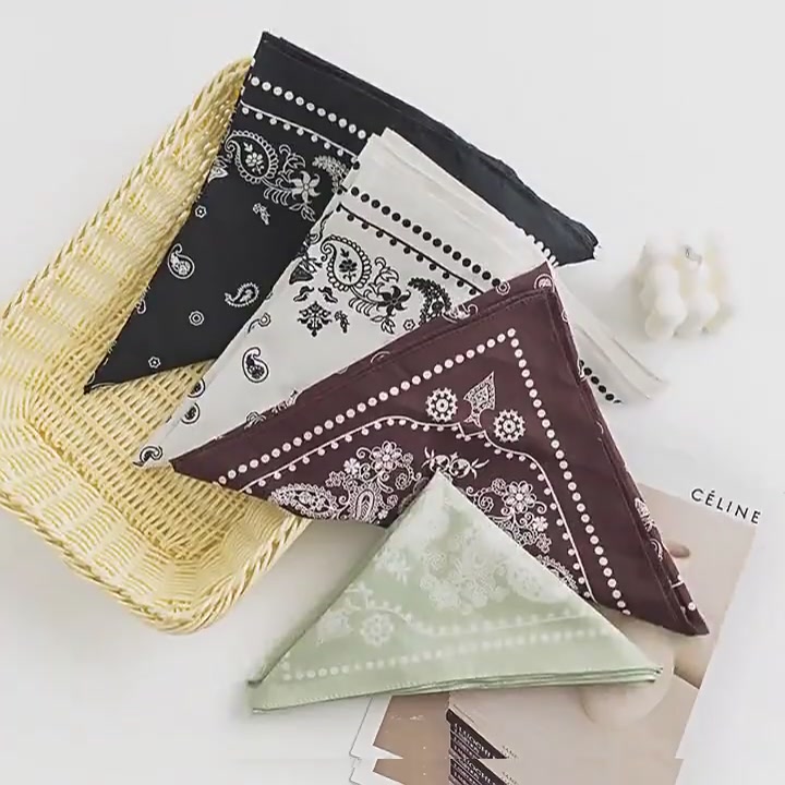 炅目法式田园风丝巾测评：甜美印花，职场穿搭的优雅加分项！