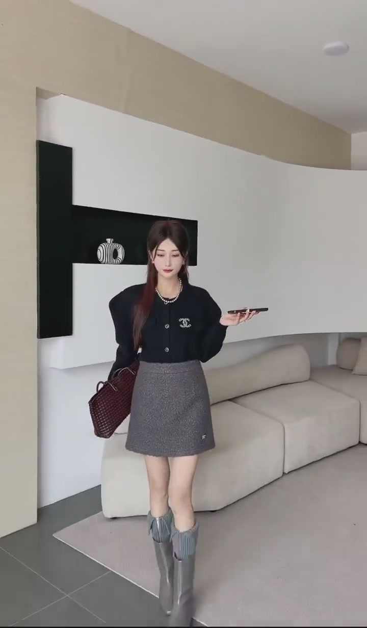 白鹿语A字裙测评：金属章仔拼接裤里半身裙，¥619值不值？