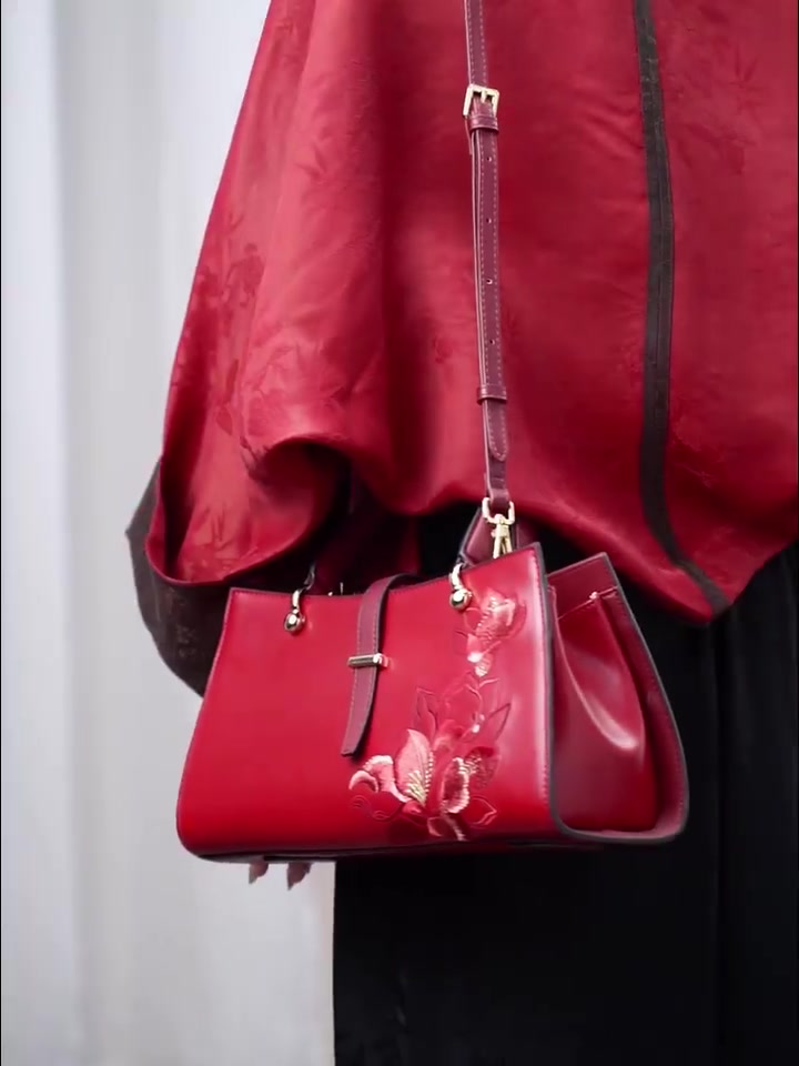 天煦PMSIX牛皮刺绣包：送妈妈的新年礼物，是惊喜还是“翻车”？