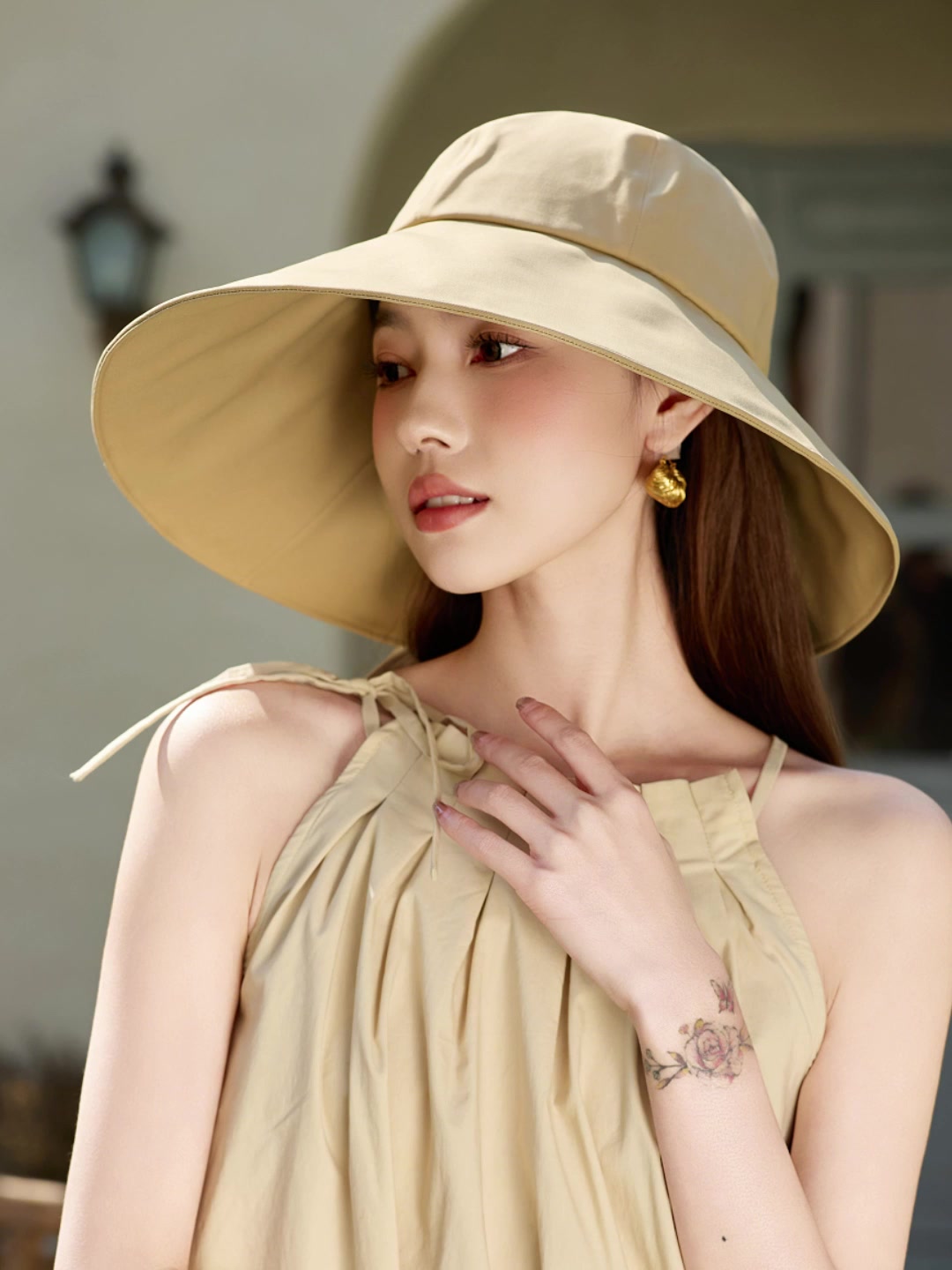 蓝诗梦戴防晒帽测评！户外遮脸帽真的能防晒吗？