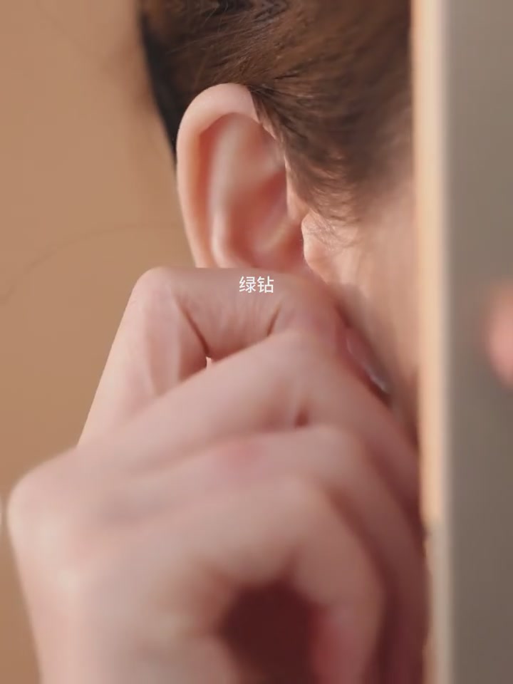 DTOTO 999足银耳环：简约冷淡风，高级感拉满的耳饰体验