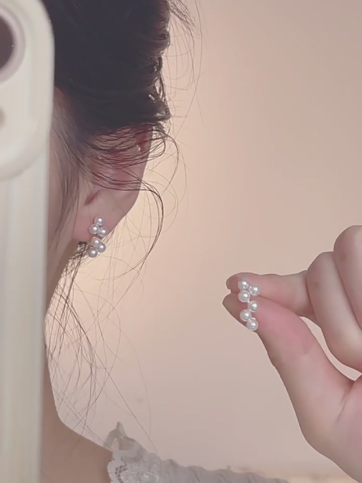 DTOTO波浪仿珍珠银耳钉：银饰界的‘松弛感’天花板，细节控狂喜！