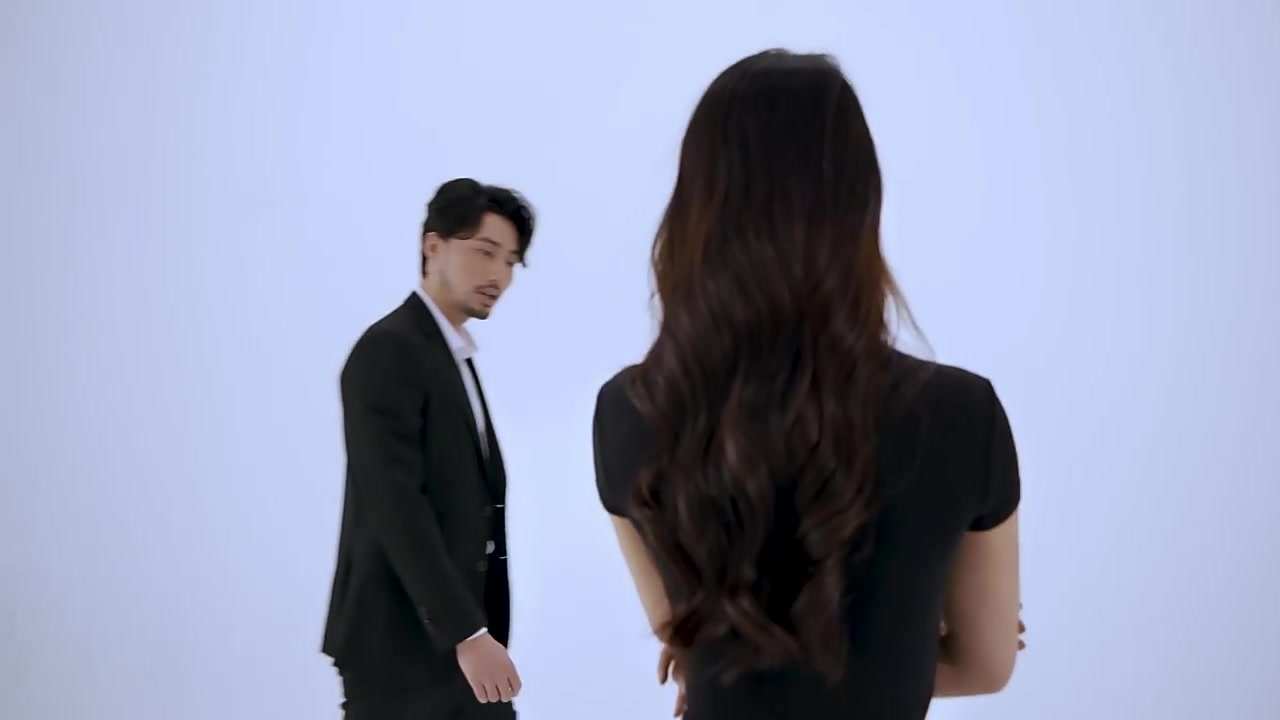 朗威RUNWE电动剃须刀：科技感与仪式感的双重暴击