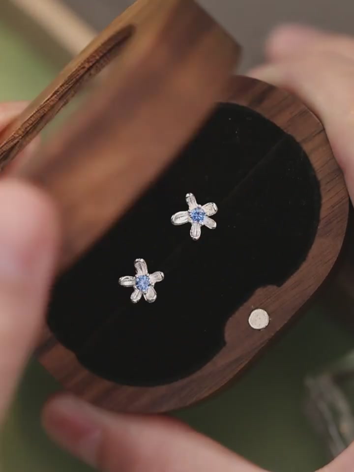 森系小清新，DTOTO纯银花朵耳钉的轻奢减龄魔法