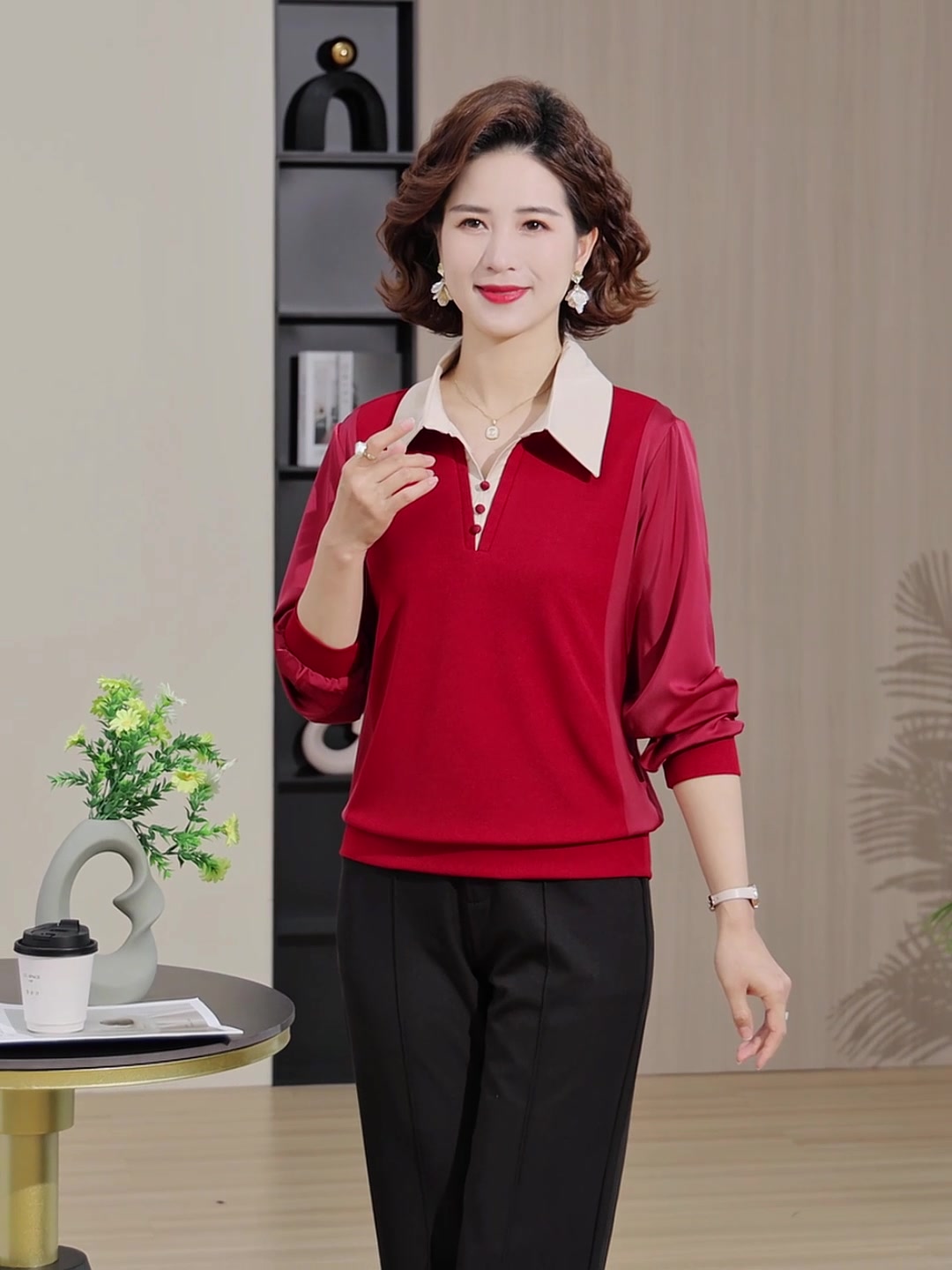 妈妈穿上这件拼接T恤，秒变时尚女王！