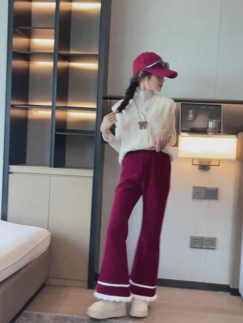 冬天也能穿出小公主范儿！camkids双层毛球喇叭裤，保暖又时髦💕