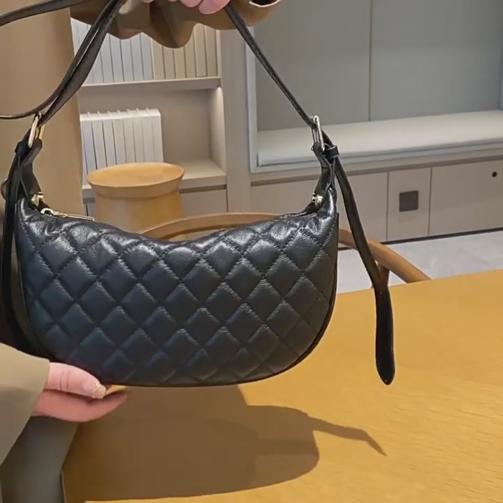 VANDEE新款小香风饺子包，157元拿下真皮百搭神器！