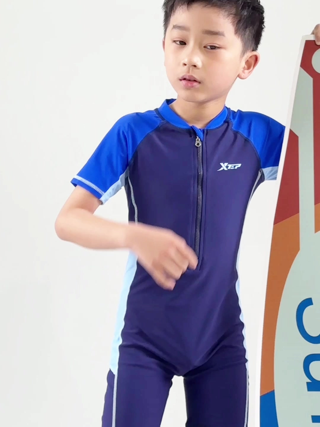 给娃买泳衣别踩雷!这件特步儿童泳衣真的绝了!