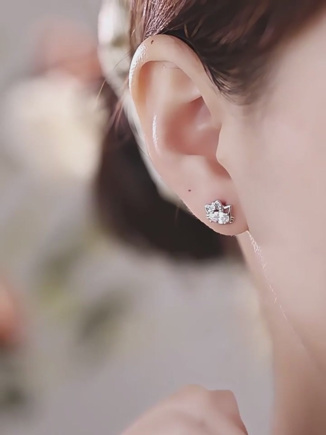 戴上这枚猫咪耳钉，我仿佛听见了喵星人的召唤！