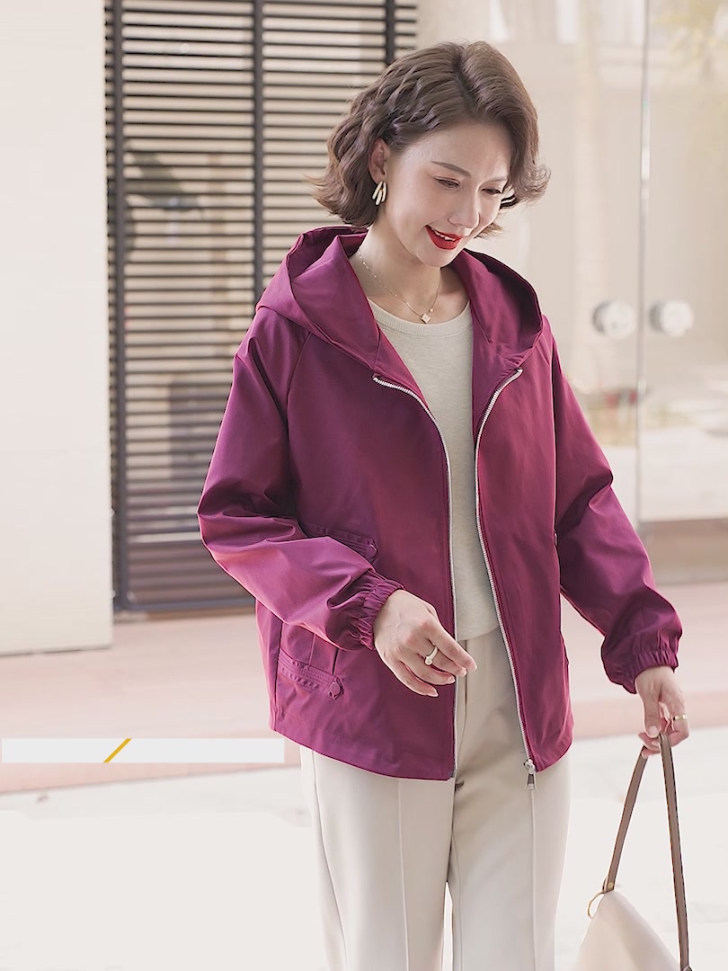 给妈妈买的这件开衫，她穿了一整个春天