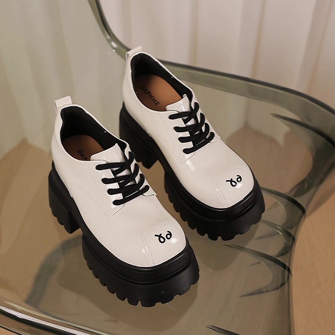 达芙妮这双英伦风小皮鞋，我穿了三天，优缺点都在这了！